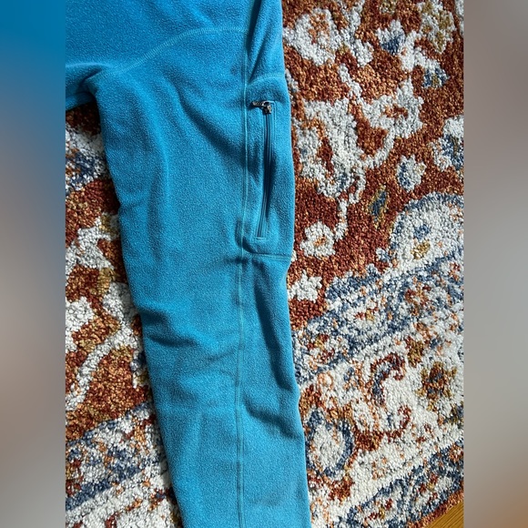 Patagonia- Woman’s L- Full Zip Blue Sweater - Picture 6 of 8